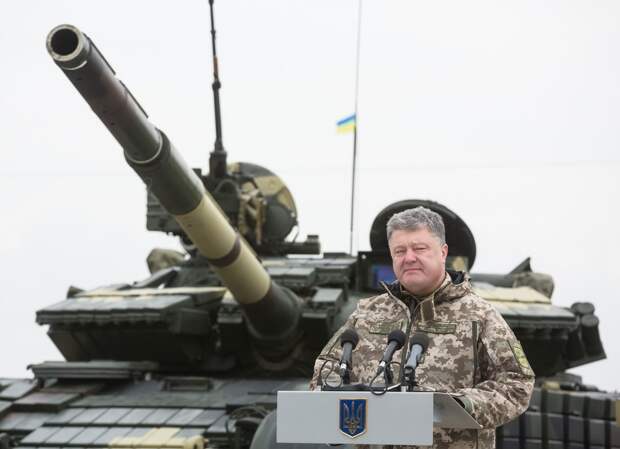 Порошенко и СНБО поддержали решение ввести военное положение на Украине Порошенко и СНБО поддержали решение ввести военное положение на Украине