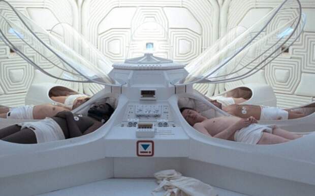 Сценаристы научно-фантастических фильмов, во время долгого полёта, в основном вводят колонизаторов других планет в спячку.