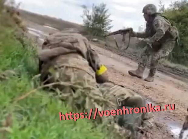 Военхроника видео боевых действий на сегодня. Попали в засаду Украина.