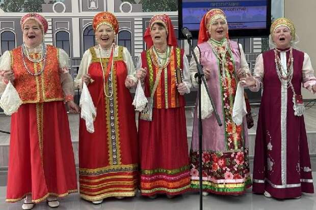 Максим Косенков поблагодарил работников культуры за создание новой, яркой жизни