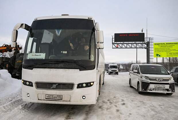 «Абзац»: туристы третий день не могут уехать из Териберки из-за сильного снегопада