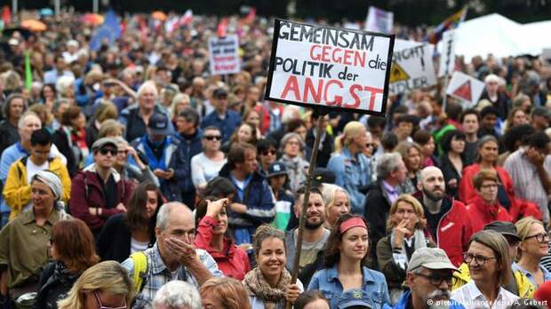 Безответственная политика: в Мюнхене прошел марш против иммиграционной политики Зеехофера