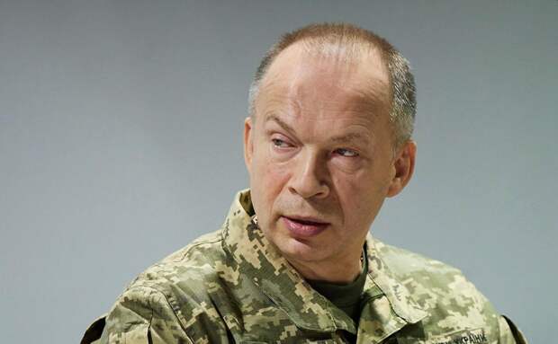 Главком ВСУ Сырский связал удар по украинским военным на награждении с чатом