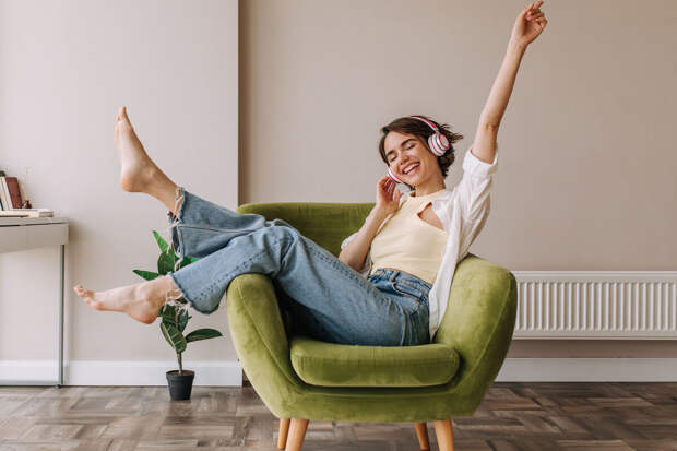 Невролог Демьяновская: слушать музыку в наушниках можно не дольше 60 минут