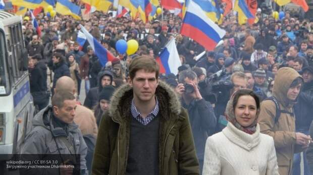 Россияне стали лучше относиться к Украине за время президентства Зеленского