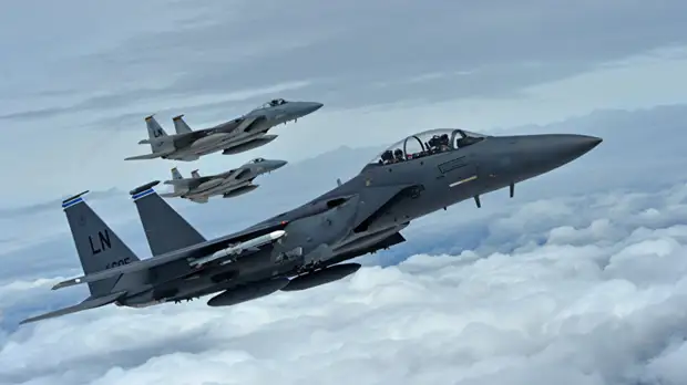 Эксперт назвал «политическим шоу» прибытие на Украину авиации США