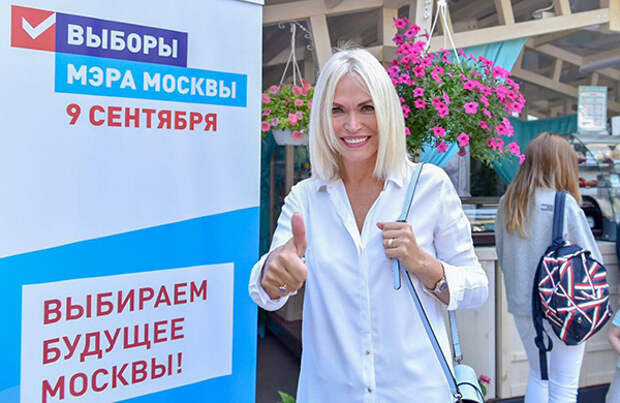 Депутат Госдумы Ирина Белых посетила свой избирательный участок. Фото: moscow.er.ru