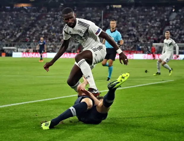 Ничья Германии и Франции, волевая победа Украины и юбилейный гол Бэйла: итоги первого дня Лиги наций УЕФА