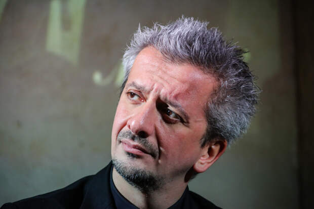 «Категорически нарушает традиции». Выпускники Школы-студии МХАТ выступили против Богомолова