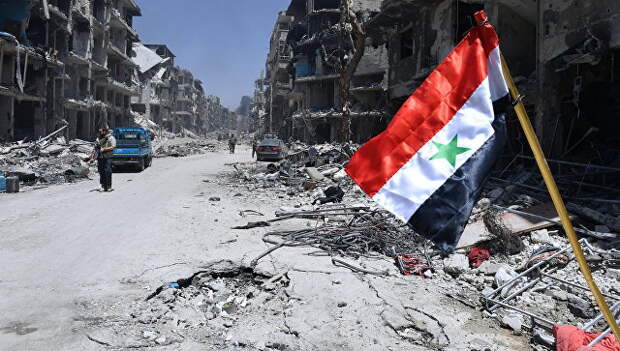 Флаг Сирии в Ярмуке, пригороде Дамаска. Архивное фото