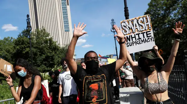 Посол: из-за протестов могло увеличиться число желающих покинуть США россиян