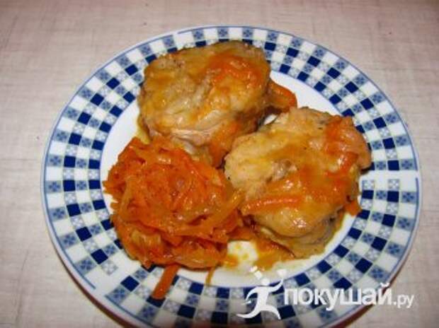 Хек тушенный с овощами