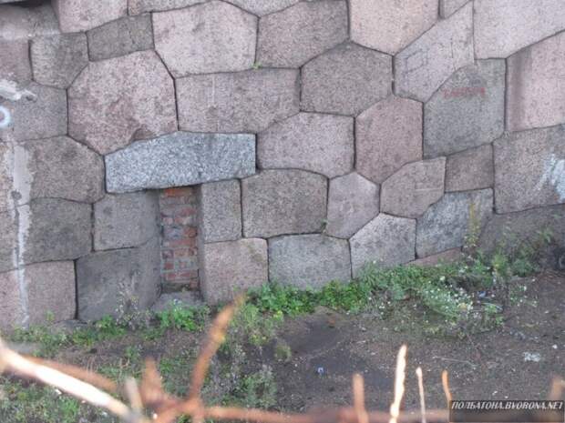 Кронштадт - стены крепости, полигональная кладка