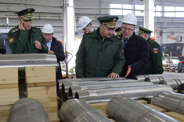 Министр обороны России Сергей Шойгу проверил ход выполнения гособоронзаказа на предприятиях ОПК в Челябинской и Кировской областях