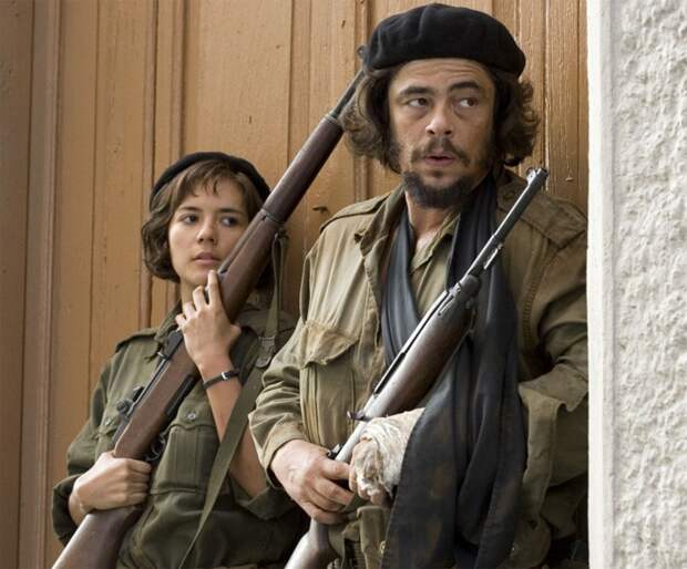 В картине Стивена Содеберга «Че» роль революционера исполнил Бенисио дель Торо В картине Стивена Содеберга «Че» роль революционера исполнил Бенисио дель Торо