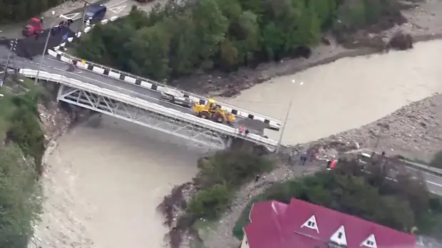 «По грудь в ледяной воде»: как спасали от наводнения посёлок в Краснодарском крае