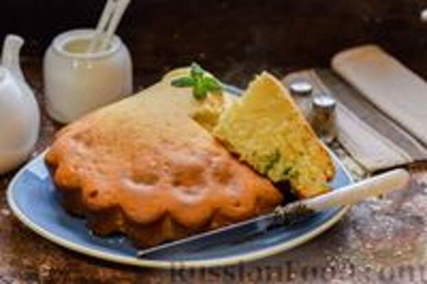 Фото к рецепту: Бисквитный пирог с грибами и брокколи