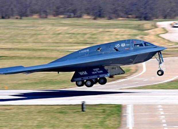 This April 9, 2014 US Air Force handout image shows a B-2 stealth bomber taking off during a base exercise at Whiteman Air Force Base, Missouri. The US Air Force has deployed two nuclear-capable B-2 stealth bombers to a British air base for exercises with NATO allies, the Pentagon said on June 9, 2014. The deployment, which the Pentagon said was pre-planned and short-term, comes against a backdrop of tension with Russia over unrest in Ukraine. Whiteman AFB, is the only operational base for the B-2. AFP PHOTO /HANDOUT /US AIR FORCE / SrA Bryan Crane == RESTRICTED TO EDITORIAL USE / MANDATORY CREDIT: "AFP PHOTO HANDOUT-US Air Force / SrA Bryan CRANE "/ NO MARKETING - NO ADVERTISING CAMPAIGNS – NO A LA CARTE SALES / DISTRIBUTED AS A SERVICE TO CLIENTS ==