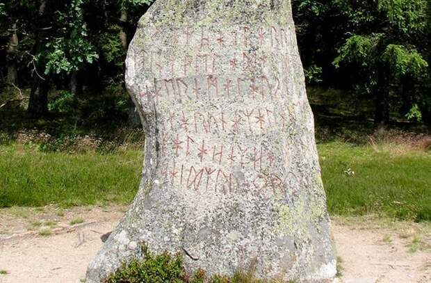 Рунический памятник: Бьоркеторпский камень проклятия.