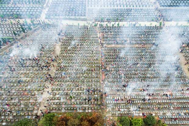 24. День праздника мертвых на кладбище города Фучжоу. китай, личное пространство, перенаселенность, повседневность, толпа, факты, фото