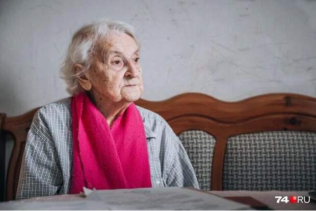 В свои 94 года Надежда Сергеевна вынуждена бороться за пенсию. Пока безрезультатно. Фото: 74.ru
