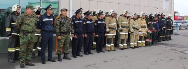 Пожарные Атырау провели учения в торговом центре