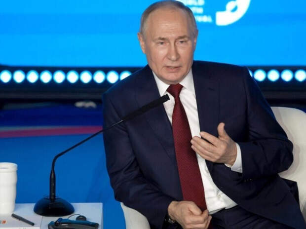 Путин заявил Трампу о готовности объявить перемирие ко Дню Победы