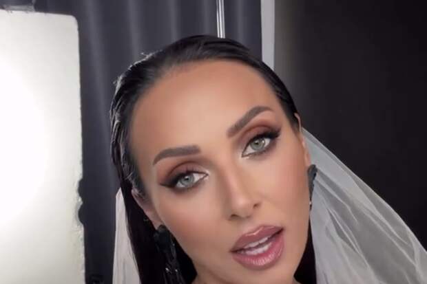 Певица Алсу опубликовала фото в свадебном платье