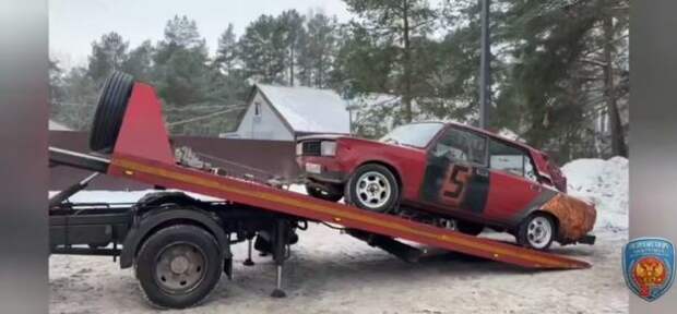 В Сосновом Бору водителя ВАЗа привлекли за дрифт с маленьким сыном