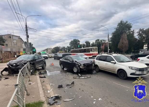 В Самаре произошла массовая дорожная авария с пострадавшим