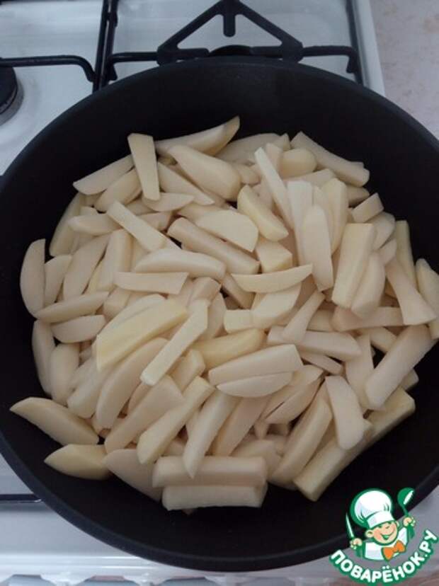 Картошка на сливочном масле на сковороде. Картошка нарезанная соломкой. Жареная картошка на сливочном масле. Как нарезать картошку соломкой для жарки на сковороде.
