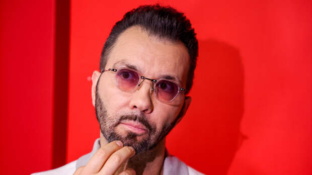 «Ем с 1996 года до сих пор»: секрет молодости и здоровья 50-летнего Дениса Клявера