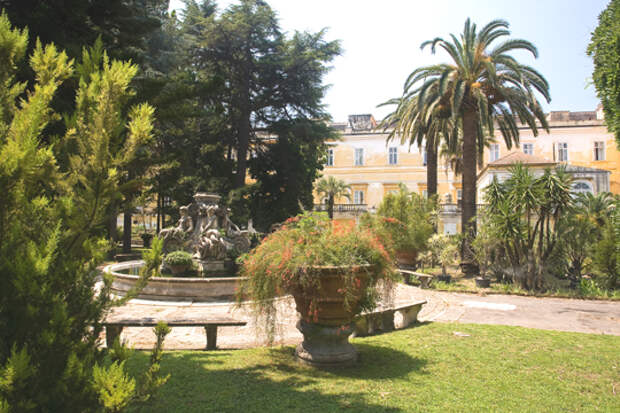 Ботанический сад Неаполя - это маленькая жемчужина красоты