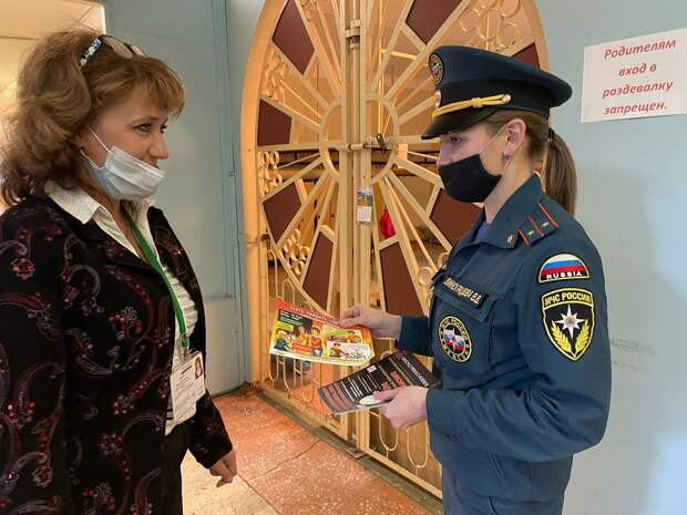 Сотрудники МЧС по Тверской области проводят дезинфекцию на всех избирательных участках