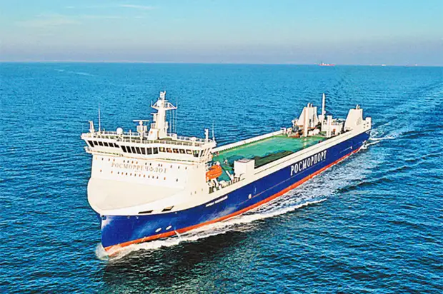 Путин принял участие в поднятии флага РФ на "Маршале Рокоссовском"