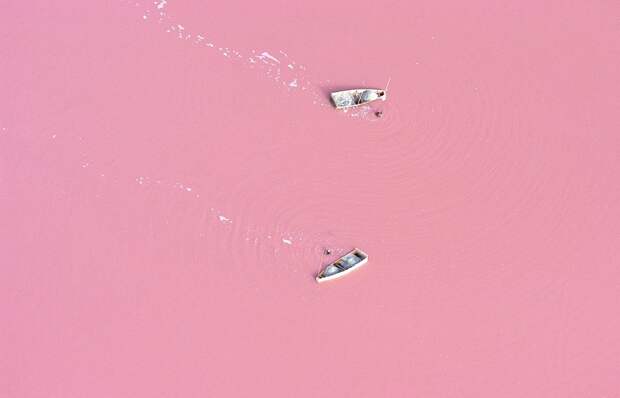 Второе место: Розовое озеро.
