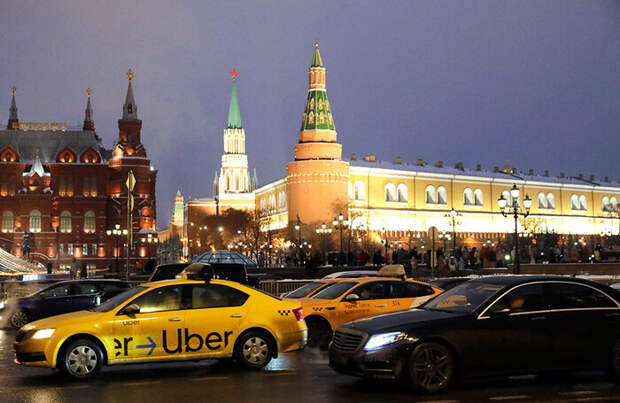 Власти Москвы попросили не поднимать цены на такси зимой