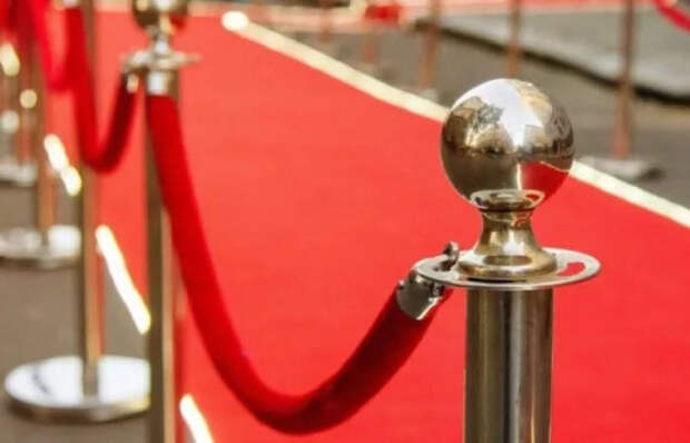 Откуда появилась традиция расстилать красную дорожку