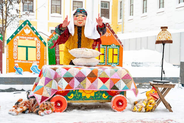 В Казани в стенах Кремля показали семейный моноспектакль «Сундук абики»