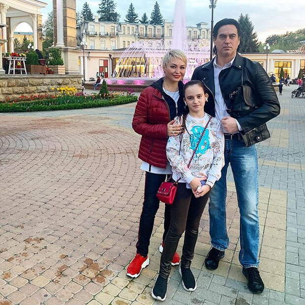 Пользователи Сети заметили, что подросшая дочь Кати Лель сильно похожа на актера Константина Хабенского
