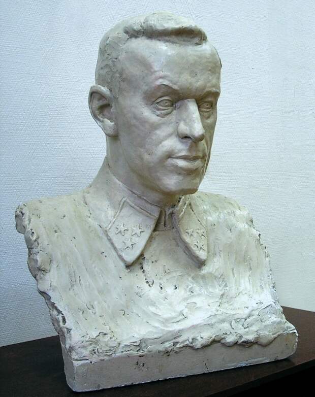 К. К. Рокоссовский. Работа скульптора Н. П. Гаврилова.