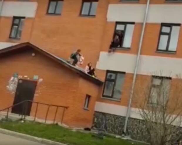 Мемы про выпускной. Мем то чувство когда ты богиня. Мама вернулась раньше. Компьютер ожидание реальность. Мама вернулась раньше.