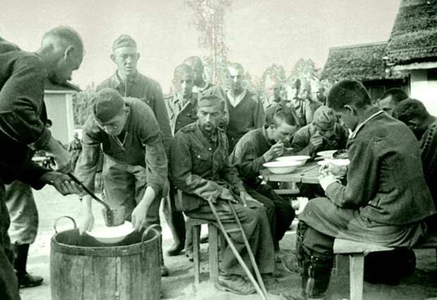 В условиях войны не всегда могли обеспечить необходимое продовольствие. /Фото: anaga.ru В условиях войны не всегда могли обеспечить необходимое продовольствие. /Фото: anaga.ru