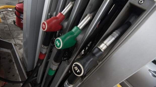 Снижение цен на бензин зафиксировано в России