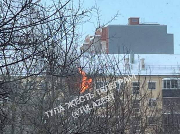 В многоэтажке на Октябрьской улице в Туле загорелась квартира