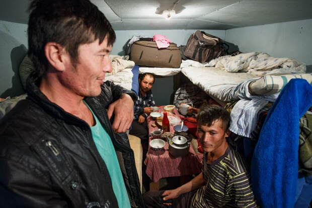 Массовые сексуальные насилия над русскими женщинами и детьми, совершаемые трудовыми мигрантами из Средней Азии, стали частью жизни российских городов и часто сопровождаются физическим насилием и даже-4