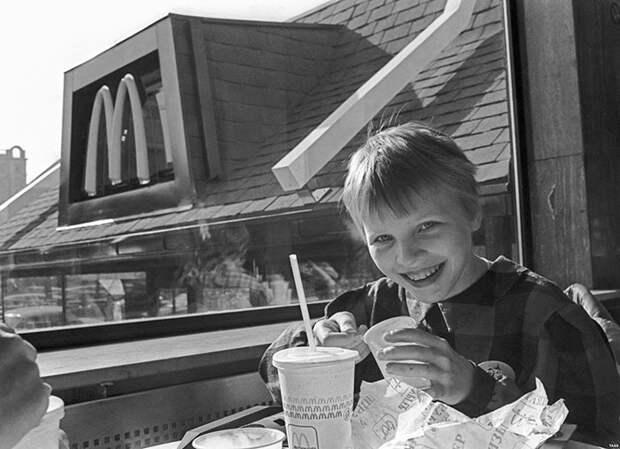 Эпические фото о том, как в Москве в 1990 году открылся первый McDonald’s