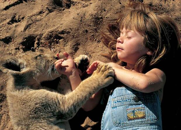 kidsanimals07 10 самых трогательных историй общения детей и животных