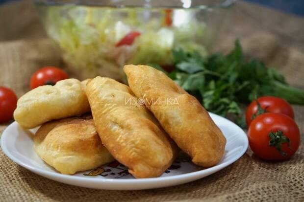 Жареные пирожки с мясом на сковороде