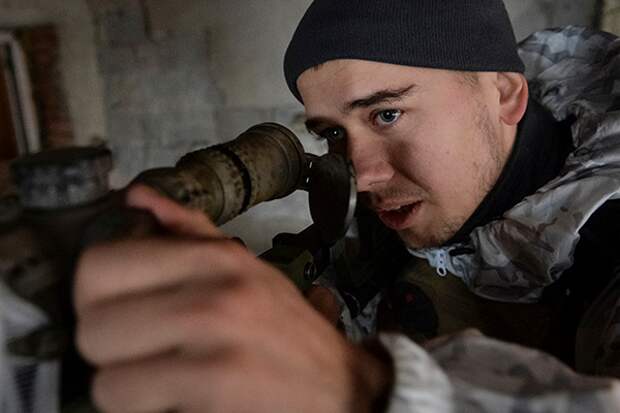A member of the Ukrainian Armed Forces is seen at his position on the front line in Donetsk Region, Ukraine February 4, 2019. Picture taken February 4, 2019. REUTERS/Oleksandr Klymenko - RC1D90D3F6C0